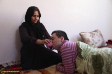 مهر مادر نوسودی با فرزند معلول خود/ وقتی که جنایات صدام، هنوز در منطقه پابرجاست 