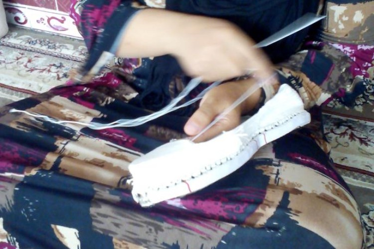 تجلی اقتصاد مقاومتی با تولید گیوه در پاوه