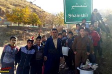 در اقدامی خودجوش دانش‌آموزان روستای شمشیر اقدام به پاک‌سازی مسیر رفت و آمد و محوطه مدرسه خود کردند