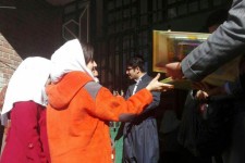 توزیع بیش از 1000 بسته آموزشی و لوازم التحریر، در بین دانش آموزان روستای زردویی پاوه+تصاویر