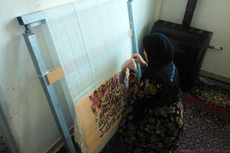 هنر دست بانوان شهرستان پاوه در تجلی اقتصاد مقاومتی
