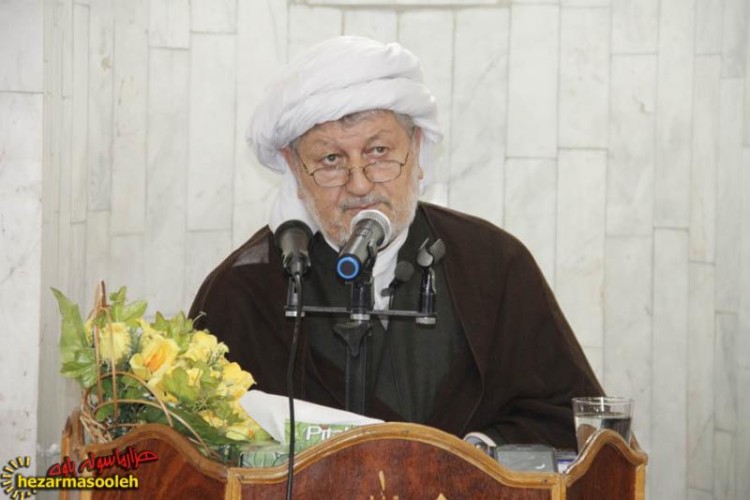 امام جمعه پاوه: آگاه کردن مردم به مباحث سیاسی روز در کنار مباحث میلاد، از ضروریات است+تصاویر