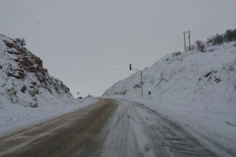 تردد در جاده های ارتباطی روستاهای پاوه آزاد است