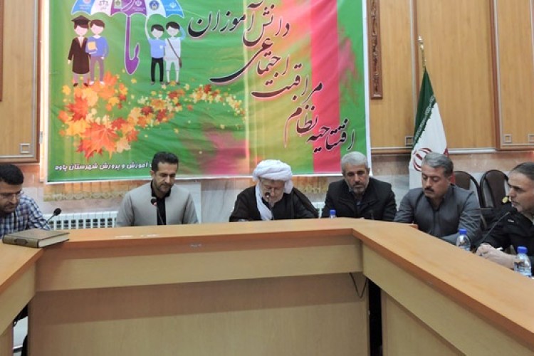 امواج فضای مجازی بیش از ریزگردها فضای شهرها را آلوده کرده است