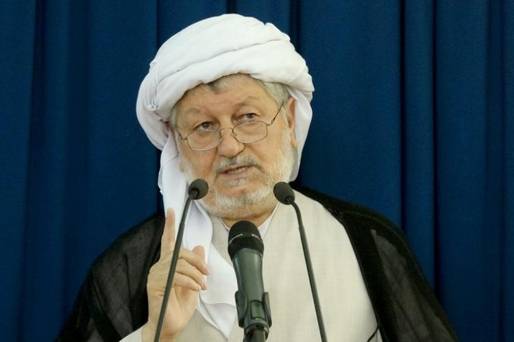 ماموستا قادری: مسئولان بجای تذکر، ماشین آلات بیشتری را برای بازگشایی راههای روستایی ارسال کنند