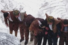 گزارش تصویری از مراسم پیرشالیار زیر بارش برف/حضور عکاسان و گردشگران با وجود هوای برفی و برودت اورامان