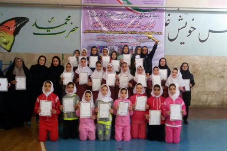 دانش‌آموزان پاوه‌ای فاتح سکوی مسابقات قهرمانی والیبال آموزشگاه‌های استان شدند 