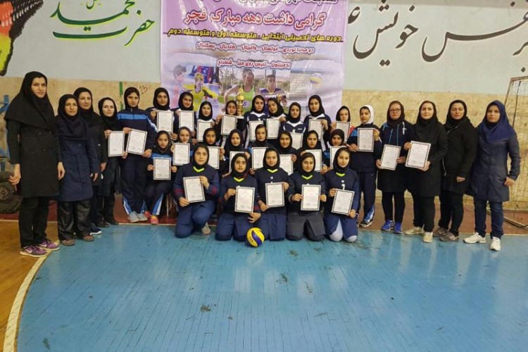تیم والیبال دختران حضرت خدیجه پاوه نایب قهرمان مسابقات آموزشگاه‌های استان شد
