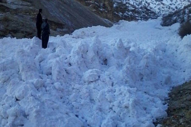 وقوع بهمن در روستای گلال پاوه
