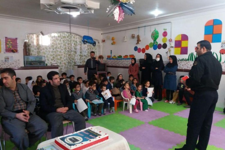 برگزاری مراسمی نمادین تحت عنوان پیشگیری از حوادث ترافیکی وتصادفات برای نونهالان پاوه