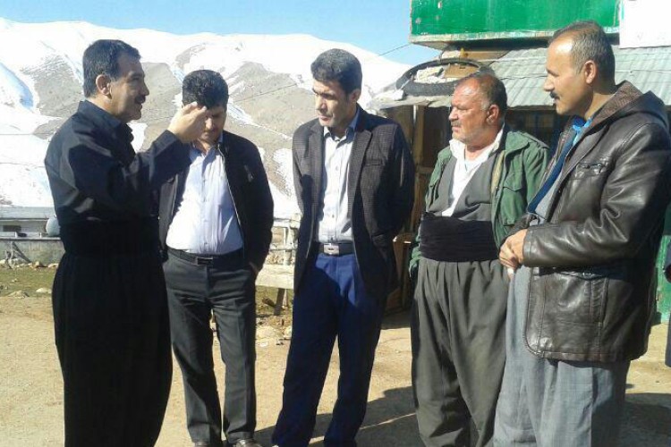 بازدید معاون مدیرکل اب وفاضلاب استان کرمانشاه از شبکه آبرسانی روستای میرعبدلی پاوه