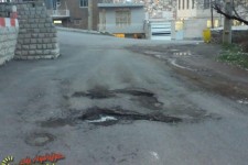 وضعیت نامناسب خیابان های پاوه با نزدیک شدن به سال نو/ کم کاری مسئولان در آسفالت شهری نمایان است 