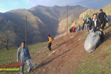 جمع آوری زباله تفرجگاه "شه ولخه" توسط دوستداران محیط زیست