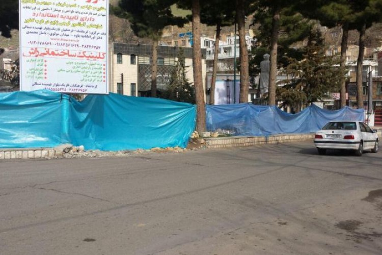 وقتی که "گونی" محاط برمیدان مولوی پاوه، بسیار زیباتر ازظاهر میدان قبلی می شود/فضای بی روح گونی بر اطراف اين ميدان