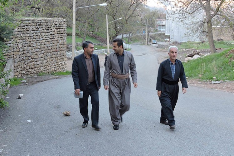 اجرای طرح دوشنبه های بدون خودرو توسط کارکنان آموزش و پرورش پاوه