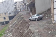 کوچه های باریکی که خدمت رسانی اورژانس را مشکل می کند/اهالی خواستار مساعدت شهرداری هستند