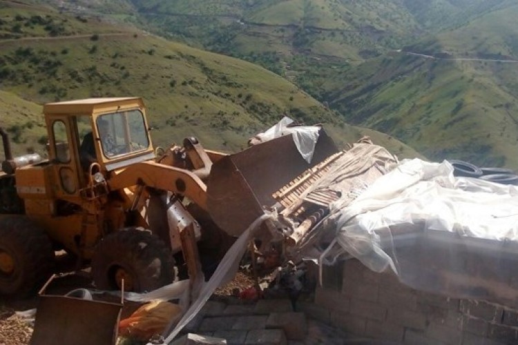 دستگیری و خلع ید متعرضان 4 هکتار از اراضی منابع ملی در پاوه+تصاویر