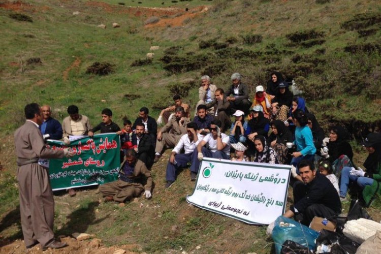 زباله هاي طبيعت روستاى شمشير تا سه راهى باينگان پاكسازى شدند