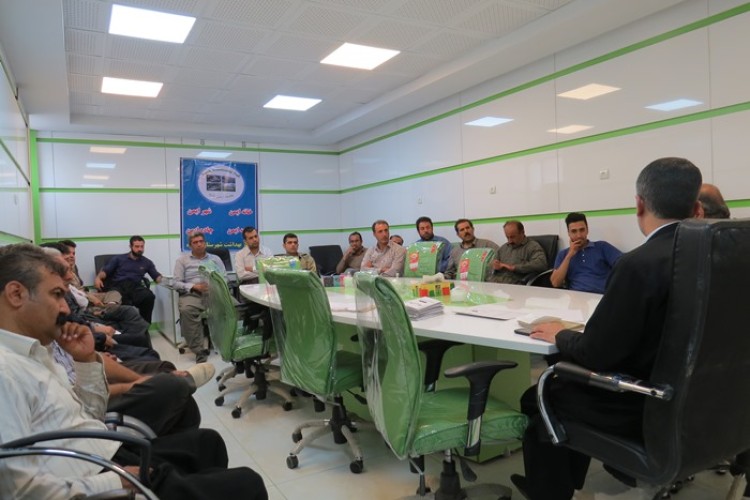 برگزاری کلاس‌های آموزشی برای رانندگان تاکسی درون‌شهری پاوه 