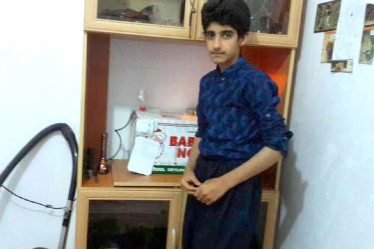 دانش آموز پاوه ای با استفاده از وسایل بازیافتی موفق به ساخت دستگاه جوجه کشی شد