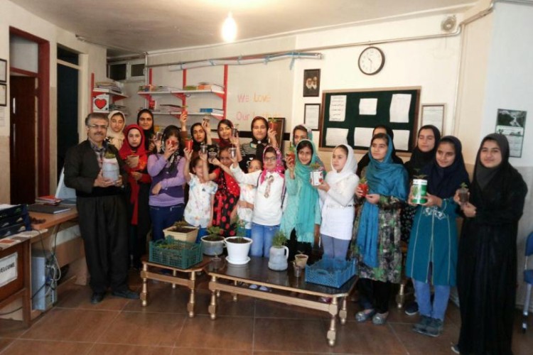 اقدامی زیبا و سمبولیک از طرف مدیریت آموزشگاه های زبان انگلیسی فرهنگ واهورا