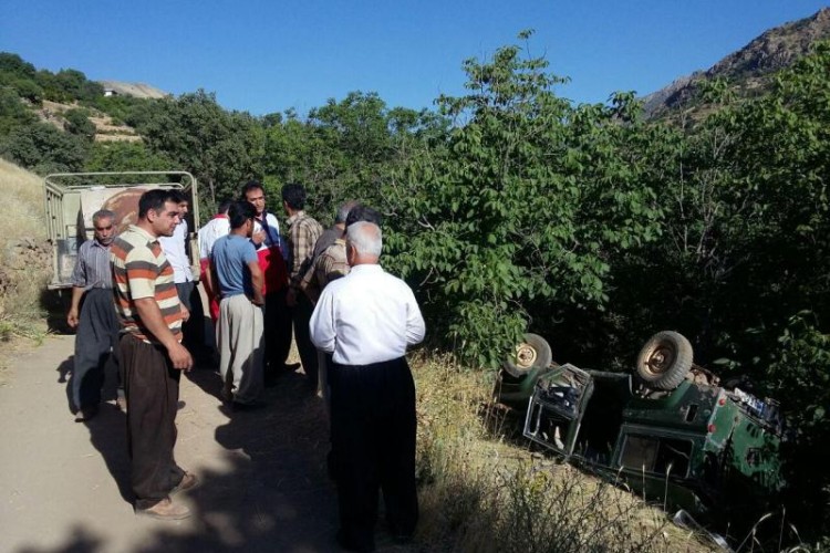 انحراف به چپ خودروی لندرور در جاده روستای خانقاه منجر به زخمی شدن 12 نفر گردید
