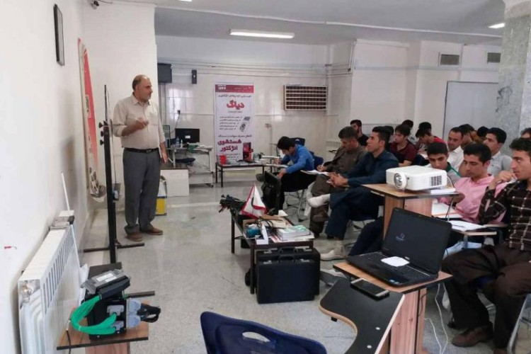 كلاس آموزشي تکنولوژی موجود در سیستم سوخت رسانی، براي تعمیرکاران سطح استان کرمانشاه در پاوه