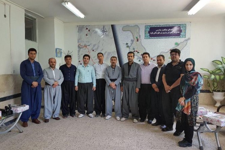 تجلیل مدیر آموزش و پرورش پاوه از اصحاب رسانه شهرستان