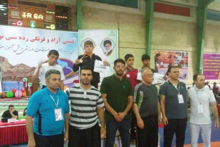 دانش آموز پاوه ای مدال طلای كشتي قهرماني كشور را بر گردن آویخت