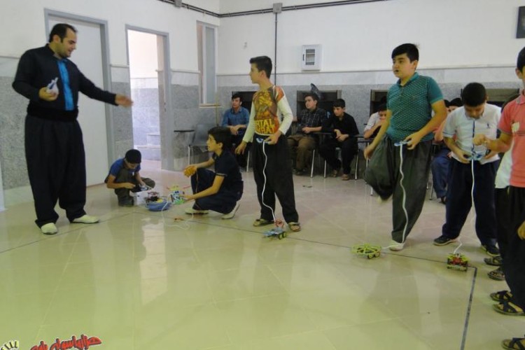 اولين دوره مسابقات رباتيك شهرستان پاوه در مركز فني حرفه اي اين شهر برگزار شد