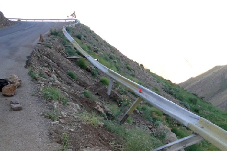 سقوط یک خودرو در نودشه 5 کشته و زخمی بر جای گذاشت 