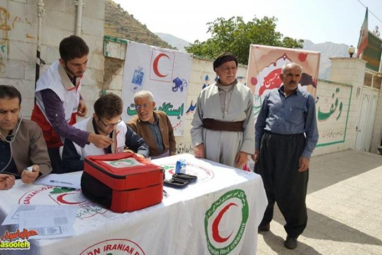  برپایی ایستگاه سلامت با مشارکت شبکه بهداشت و درمان و جمعیت هلال احمر پاوه+تصاوير