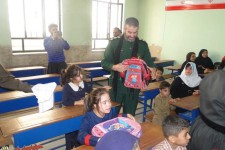 بسته های آموزشی ولوازم التحریر به دانش آموزان مدرسه استثنايي طلوع پاوه اهدا شد