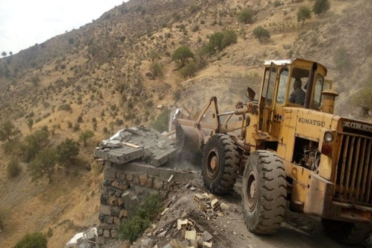 رفع تصرف اراضی ملی در پاوه+ تصاویر 