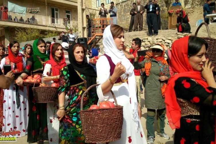 برگزاري افتتاحيه آیین شکرگزاری انارانه در روستای ساتیاری شهرستان پاوه+تصاوير