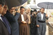 ديوار حياط دبيرستان شهيد چمران نودشه تعمير و بازسازي مي شود