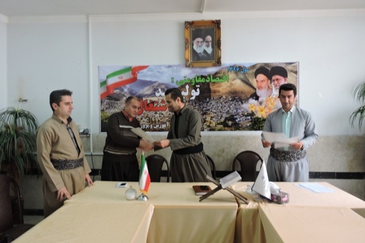 تجليل از مشاوران فعال مدارس پاوه در هفته بهداشت روان