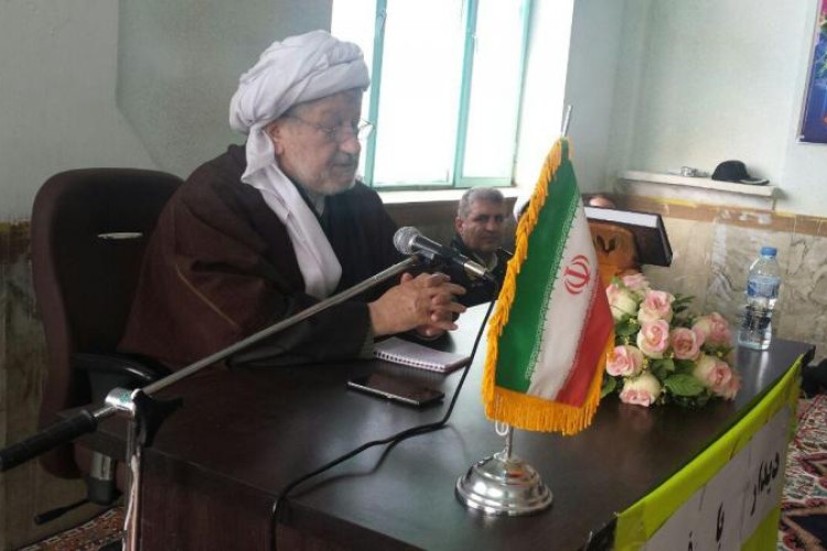 ماموستا قادري: رعایت اخلاق و مردم داری باید سرلوحه کار نیروی انتظامی باشد+تصاوير