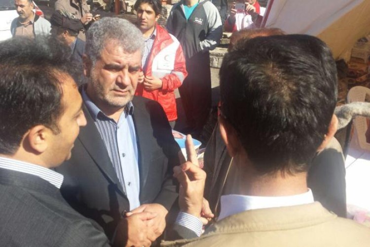 مردم كمكهاي خود به زلزله زدگان را تحويل هلال احمر دهند/ شدت زمين لرزه در پاوه 4.8 دهم ريشتر بود