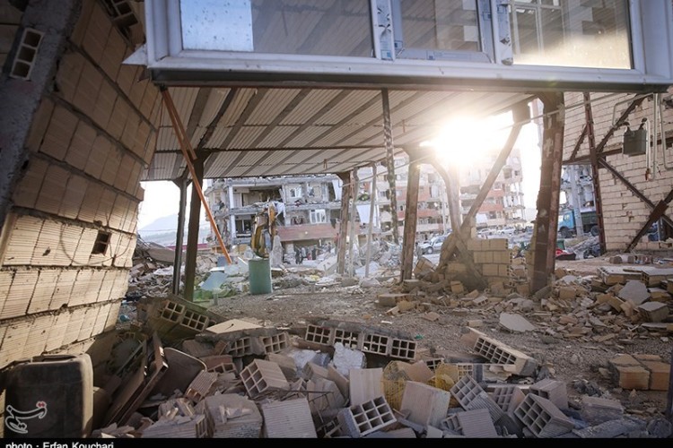  نیاز شدید مناطق زلزله‌زده به وسایل گرمایشی، اقلام خوراکی و چادر 