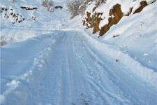 تردد در گردنه ژالانه محور سروآباد، پاوه تنها با زنجیر چرخ ممکن است