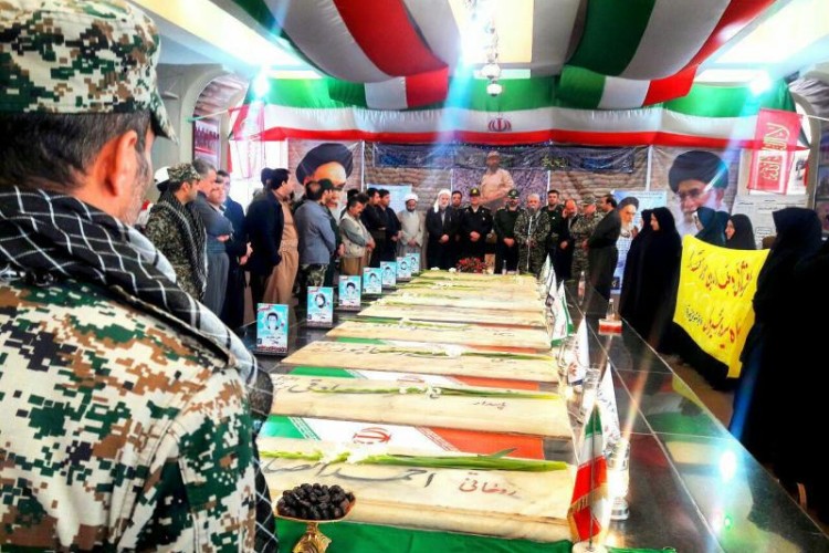 مزار شهدای پاوه غبار روبی و عطرافشانی شد