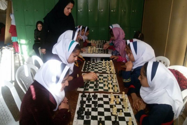 برگزاری مسابقات ورزشی به مناسبت هفته وحدت در مدارس پاوه