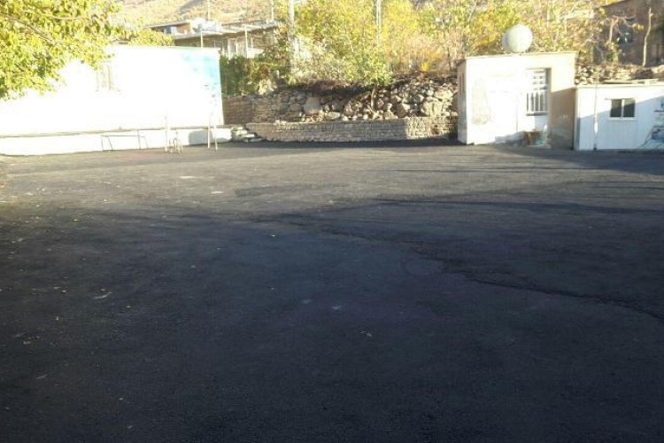 خيّر هاني گرمله اي مبلغ 19 ميليون تومان هزينه مرمت و اسفالت يكي از مدارس نوسود كرد