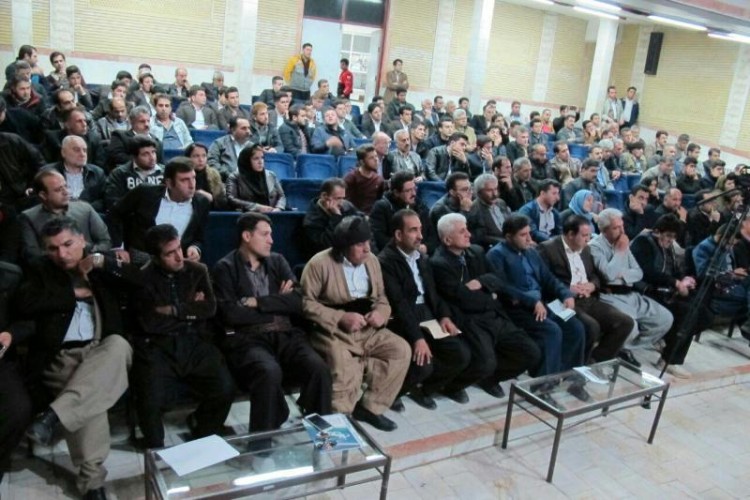 برداشت اقساط وام های مردمی در مناطق زلزله زده توسط بانک، تخلف است