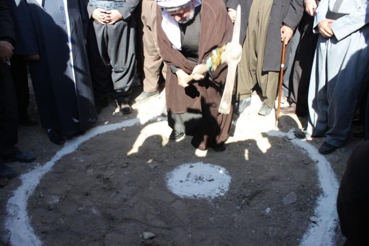 کلنگ زنی مسجد تخریب شده روستای زلزله زده امام عباس سرپل ذهاب توسط ستاد وحدت پاوه