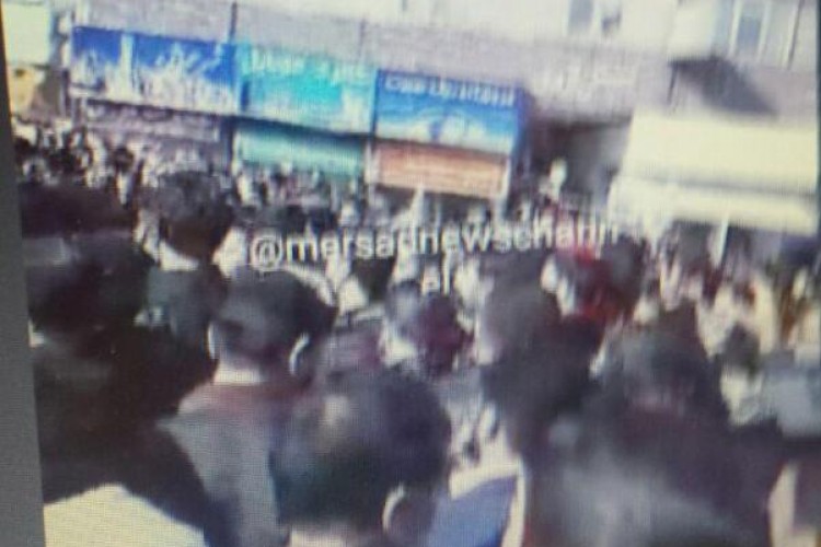 شعار مرگ بر "آزادی" جمعی از سپرده گذاران موسسات مالی غیر مجاز در کرمانشاه 