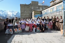 توزیع یک هزار بسته فرهنگی بین دانش آموزان پاوه