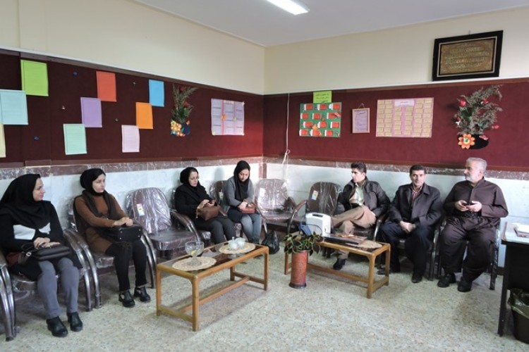 سه مدرسه به صورت نمادین توسط مسئولان و اعضای شورای آموزش و پرورش شهرستان پاوه اداره شد