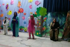 نمایش «ماسی خانم و پشیلی» با حضور دانش‌آموزان در پاوه روی صحنه رفت+تصاوير